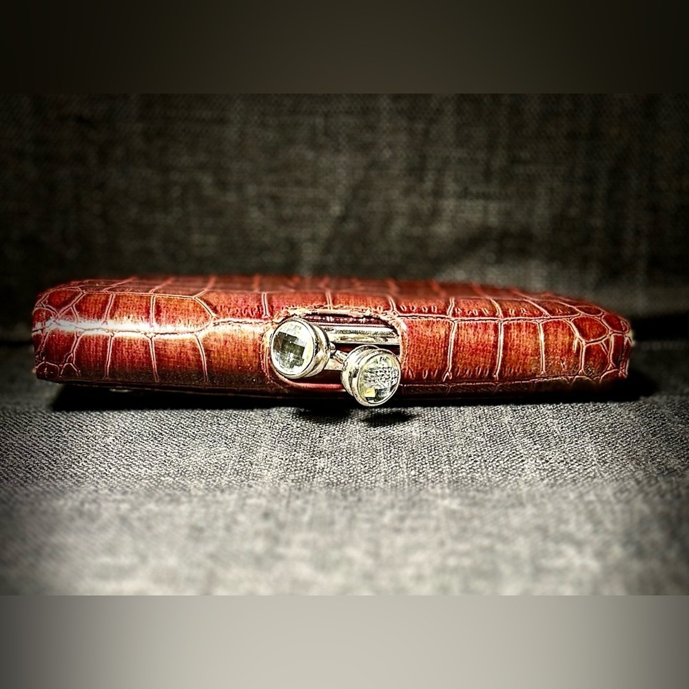 Icing Clutch NWT​